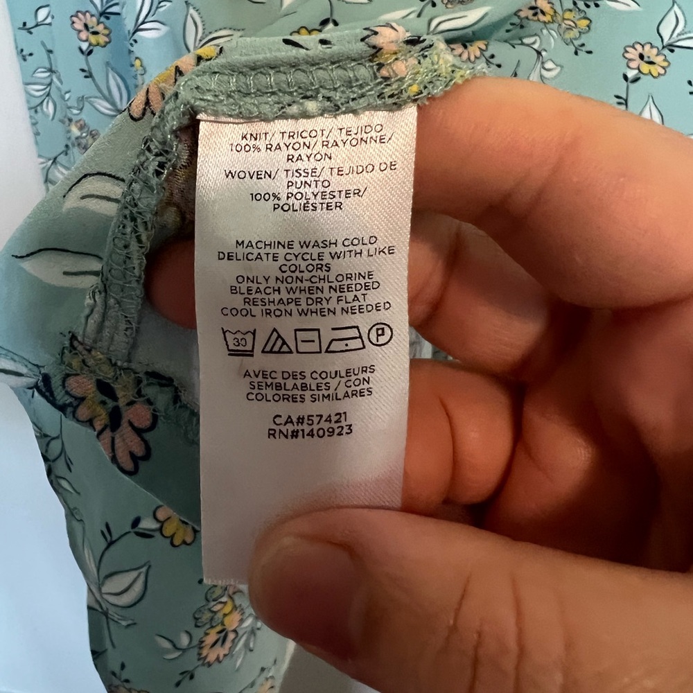 COPY - Loft aqua cloud floral balloon sleeves back key hole . Size Large - Picture 14 of 15